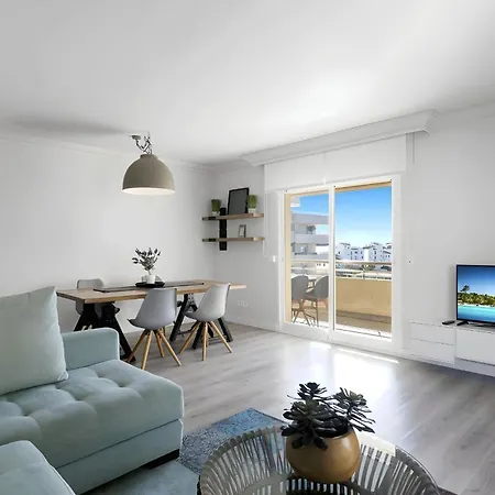 Puerto Banus- Parking Piscina. Апартаменти