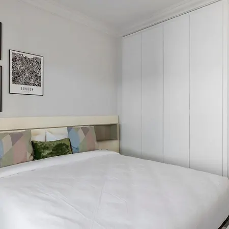 Puerto Banus- Parking Piscina. * Marbella